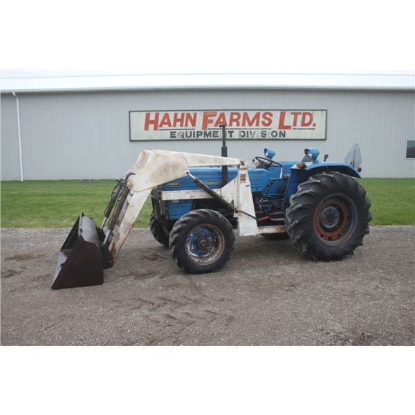 Universal 640 DT 4wd tractor, KMW quick attach loader, 1561 hours