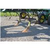 Image 14 : JD 980 27' cultivator, 5 bar spike harrow, late model