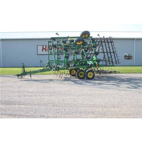 JD 980 27' cultivator, 5 bar spike harrow, late model