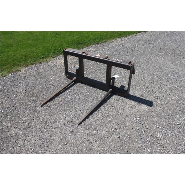 Frey 2 prong bale spear, Frey QT( to fit Kubota M8950 DT being SOLD SEPERATLEY AT LOT #385)