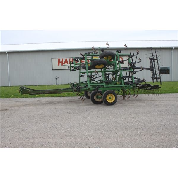 JD 960 24' cultivator, Buehler/Farm King finishing harrow