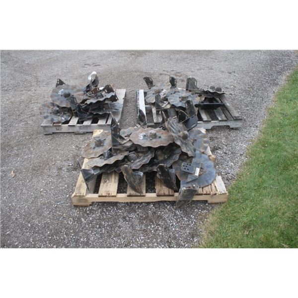 Crate of no-till unit mount coulters to fit Kinze planter (25)