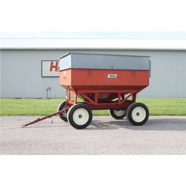 Market 250 bu gravity wagon, Horst under carriage