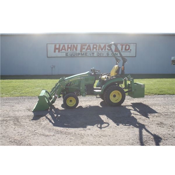 JD 2025R 4wd compact tractor, 120R loader, 196 hours