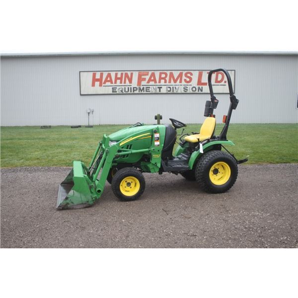 JD 2320 4wd compact tractor, rops, hydro, loader