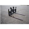 Image 2 : AMI CAT Quick coupler, 60" pallet forks, to fit CAT 420E backhoe