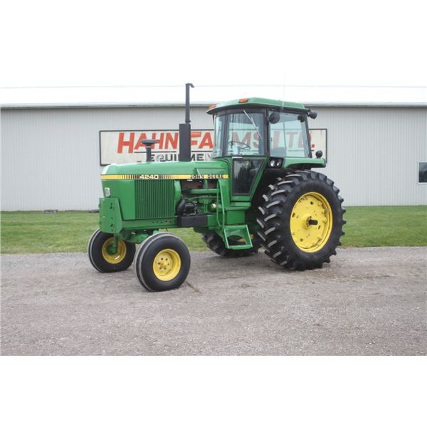 1982, JD 4240 2wd tractor, cab, air, Quad, 5786 hours