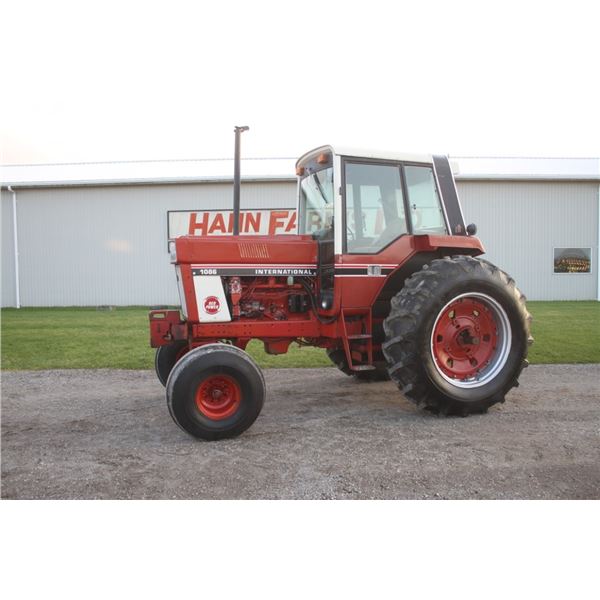 IH 1086 2wd tractor, cab, air, Red Power, 3806 hours