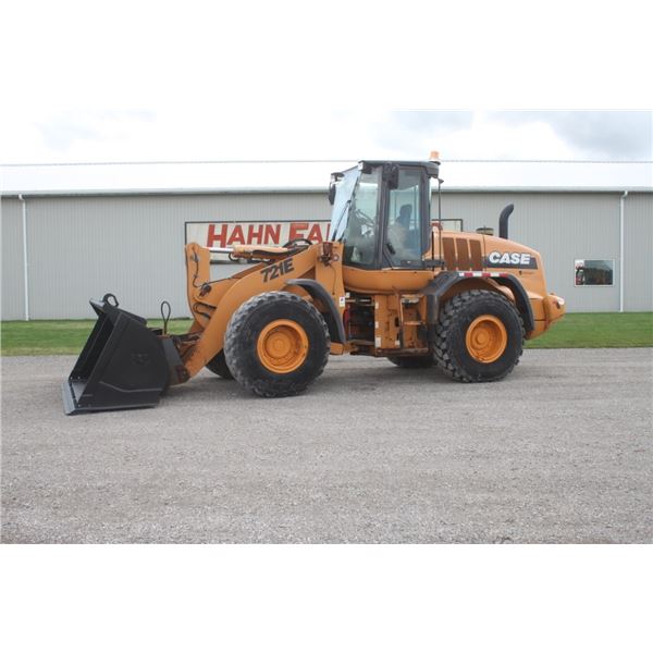 Case 721 E 4 wd wheel loader, cab, air, coupler, scales