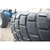 Image 5 : A pair of 16.9-24 T-rail duals, turf tires