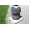 Image 1 : A pair of 33x21.50-15 floater tires, 6 bolt hub, sod tires