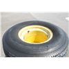 Image 4 : A pair of 33x21.50-15 floater tires, 6 bolt hub, sod tires