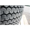 Image 5 : A pair of 33x21.50-15 floater tires, 6 bolt hub, sod tires