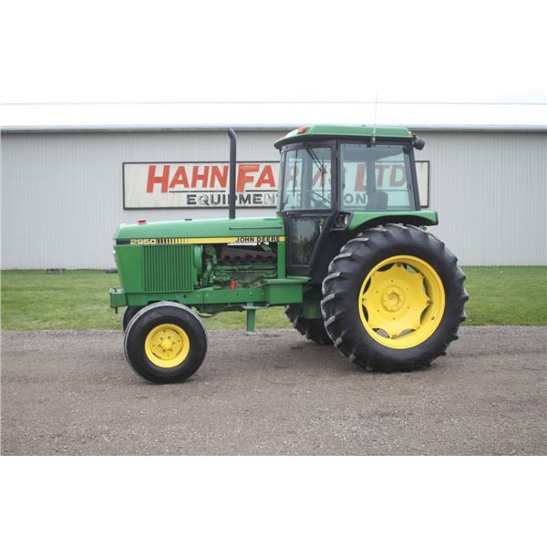 JD 2950 2wd tractor, cab, air, Hi/Lo, 3657 hours
