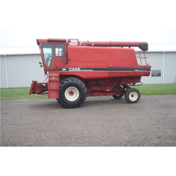 CIH 1420 2wd combine, hydro, 2610 hours