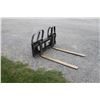 Image 2 : HLA 4200 lb pallet fork, Euro coupler