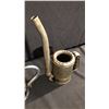 Image 3 : HUFFMAN AND SWINGSPOUT ONE QUART METAL OIL DISPENSER