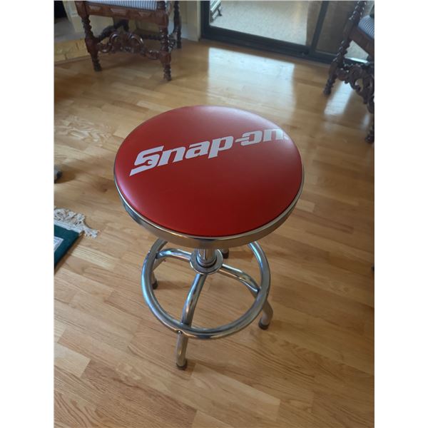 Snap -on swivel stool