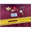 Image 1 : Assorted broaches & pieces
