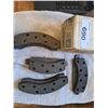 Image 2 : GM BRAKE PADS 14002541