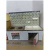 Image 2 : Vintage tin toy kitchen