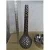 Image 2 : Stainless steel manual food masher and vintage flower vase