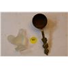 Image 1 : Brass Nabob coffee scoop & glass chicken