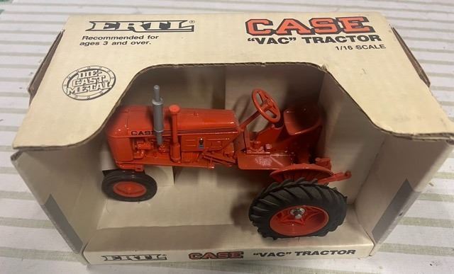 Tracteur FARMALL AV de ERTL au 1/16 - Collection Tracteur FARMALL AV de ERTL au 1/16 - Collection
