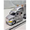 Image 2 : Kenworth cattle hauler, semi truck and trailer - 17.5" silver cab