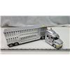 Image 4 : Kenworth cattle hauler, semi truck and trailer - 17.5" silver cab