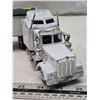 Image 3 : Kenworth grain hauler, semi truck and trailer - 17.5" white cab