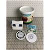 Image 1 : VINTAGE VIEW MASTER WITH BOX AND CHARLIE BROWN REELS