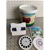 Image 2 : VINTAGE VIEW MASTER WITH BOX AND CHARLIE BROWN REELS