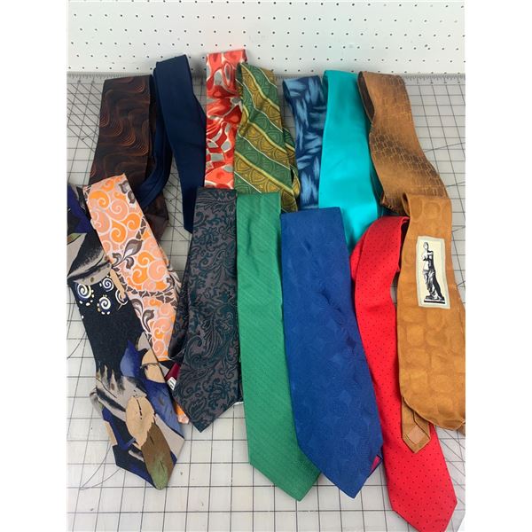 VINTAGE NECK TIES