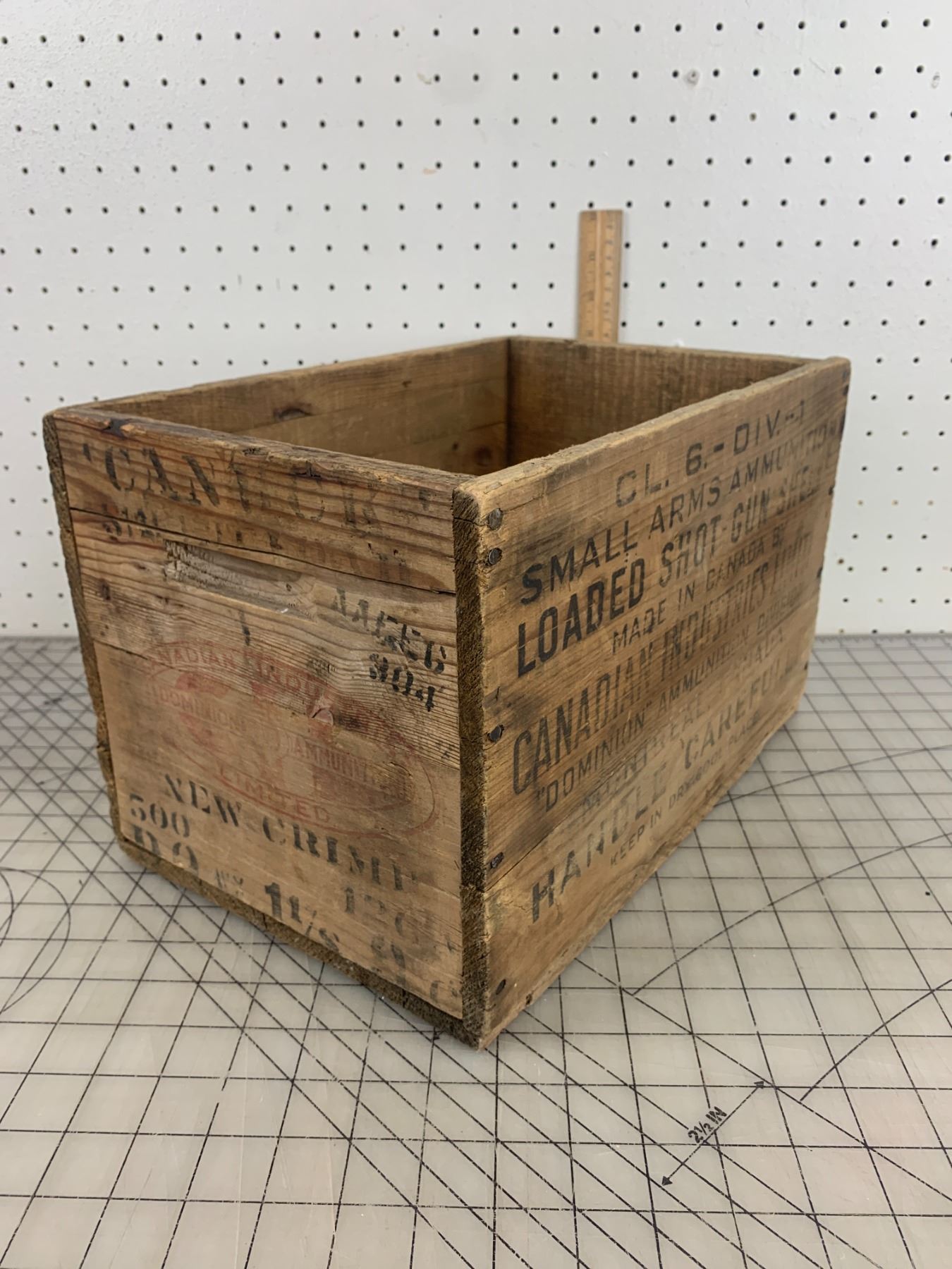 VINTAGE DOMINION SHOTGUN SHELL WOODEN CRATE - Schmalz Auctions