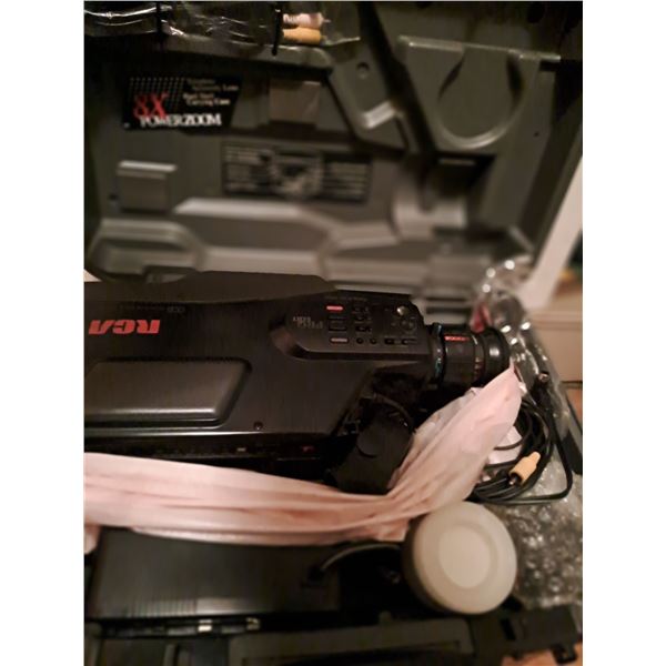 RCA Pro Edit Video Camcorder Solid State Image Sensor CC415 w/ Case & Extras