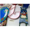 Image 4 : Box of House Christmas Décor