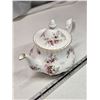 Image 2 : Royal Albert "Lavender Rose" teapot, w/ lid - Mint. 1980s