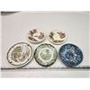 Image 1 : 12 Vintage decorative plates - 1 has small chip