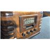 Image 2 : WESTINGHOUSE 19" X 11 X 12" WOOD CABINET RADIO