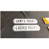 Image 2 : 4 WOODEN AND METAL WASHROOM SIGNS