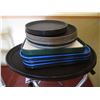 Image 1 : LOT DE 31 PLATEAUX DE SERVICE