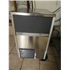 Image 1 : MACHINE A GLACE BREMA CB425A