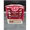 Image 2 : Nestle KitKat Holiday Cabin Kit with Smarties (829g)