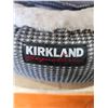Image 2 : Kirkland Covered Pet Bed - 22x22"