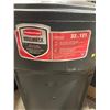 Image 2 : Rubbermaid Roughneck Garbage Bin With Lid 121L