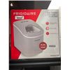 Image 2 : Frigidaire Ice Maker 26Lbs