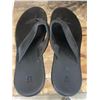 Image 1 : Mens Bench Flip Flops Black Size 9
