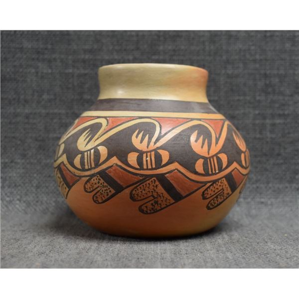 HOPI POTTERY VASE (FANNIE NAMPEYO)