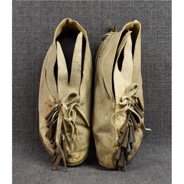 COMANCHE MOCCASINS